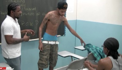 Leon Wanted to Get Some Extra Credit By Taking The Teacher Big Dick