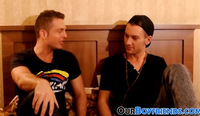 Young amateurs Ashton Hardwell and Hayden Colby anal breed