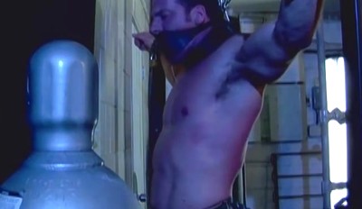 Muscular stud Derek Pain bound and flogged