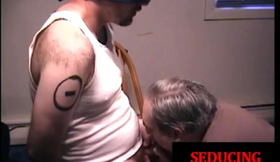 Blindfold straighty dick blown by mature DILF for cum